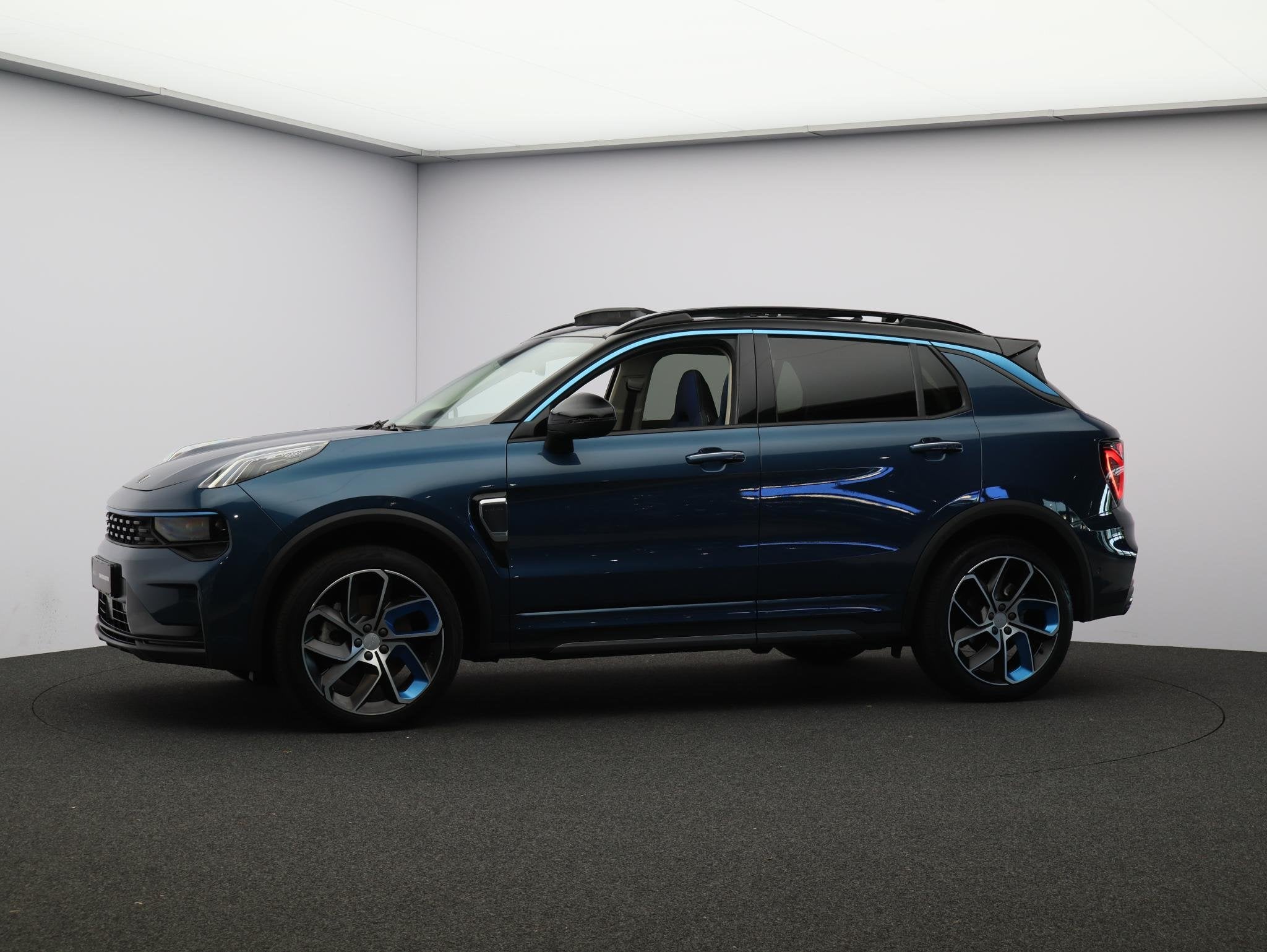 Lynk & Co 01 1.5 / Carplay / Camera / Adaptive Cruise / Pano, Stof, Euro 6, Blauw, 120 €/maand
