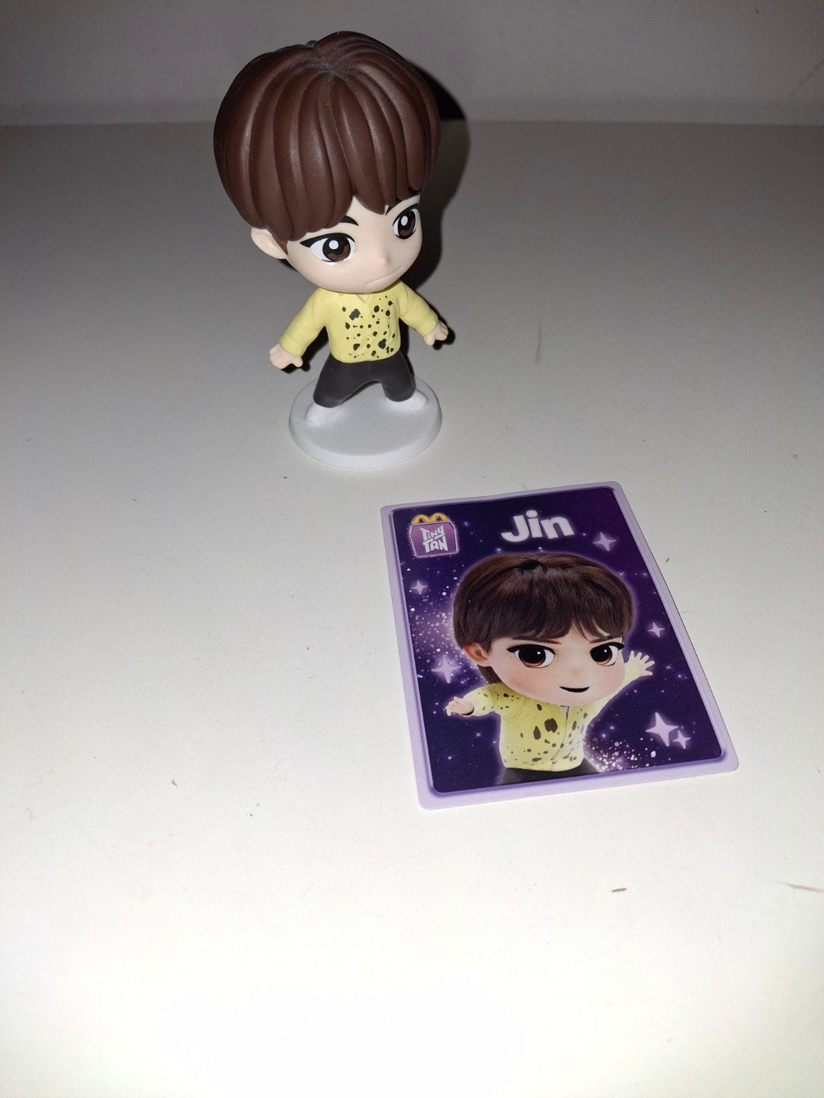 McDonald's TinyTAN BTS Jin figuur en kaartje, Ophalen of Verzenden, Zo goed als nieuw, Jongen of Meisje