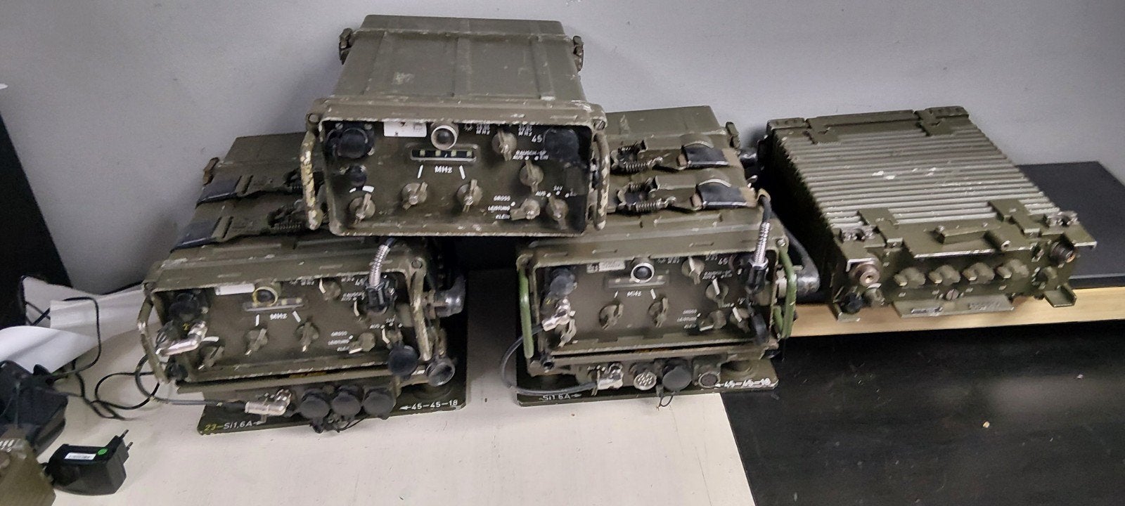 mega grote partij militaire radios, Telecommunicatie, Zenders en Ontvangers, Ophalen, Gebruikt, Zender en Ontvanger