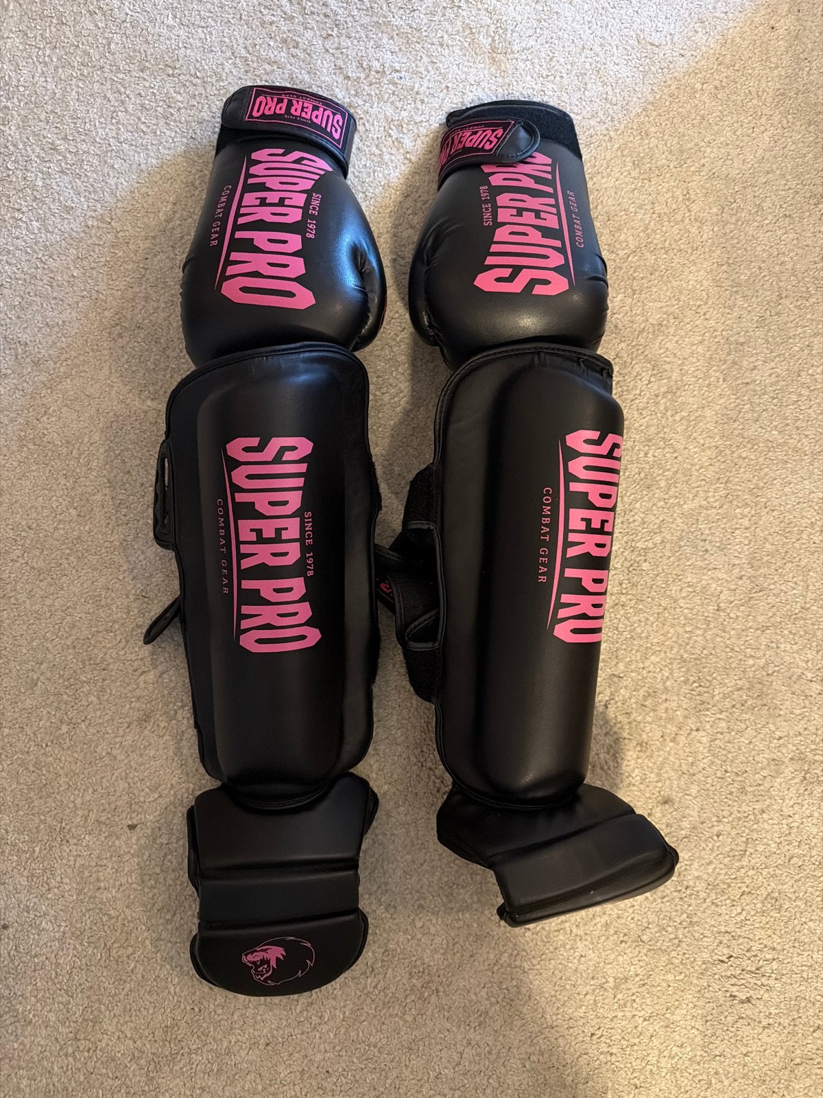Super pro kickbox set, Sport en Fitness, Boksen, Ophalen, Zo goed als nieuw, Bokshandschoenen