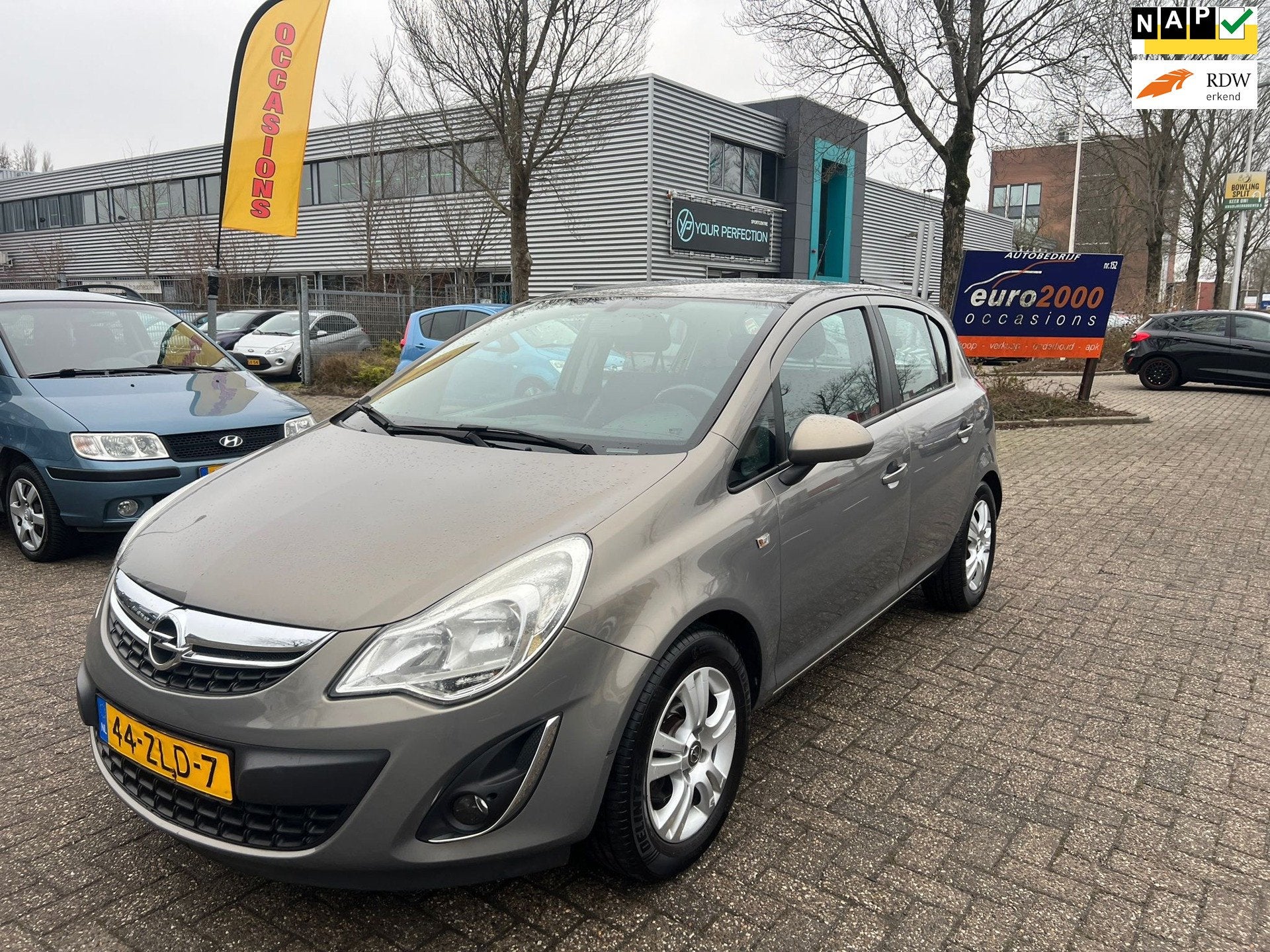 Opel Corsa 1.2-16V LET OP MOTOR MAAKT TIKKEND GELUID, Voorwielaandrijving, Euro 5, Gebruikt, Zwart