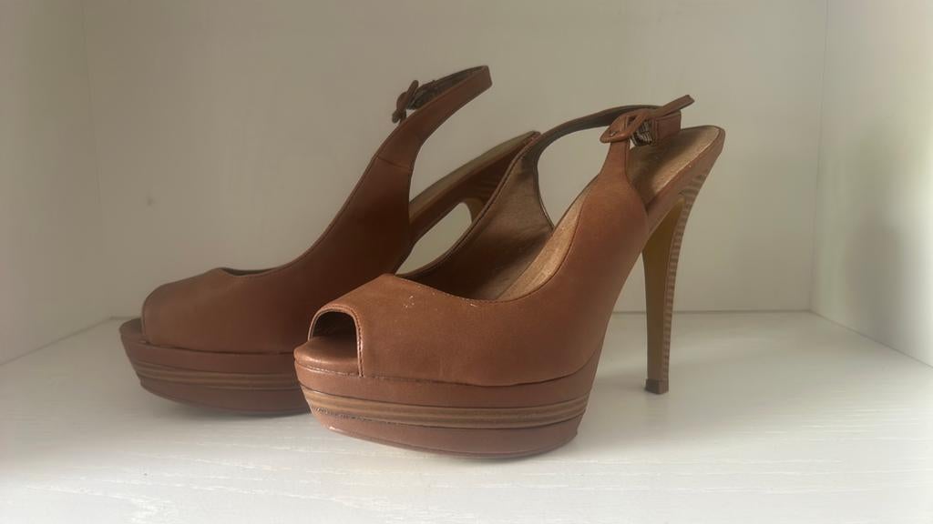 Bruine slingback pumps met plateauzool maat 39, Ophalen of Verzenden, Gedragen, Bruin, Pumps
