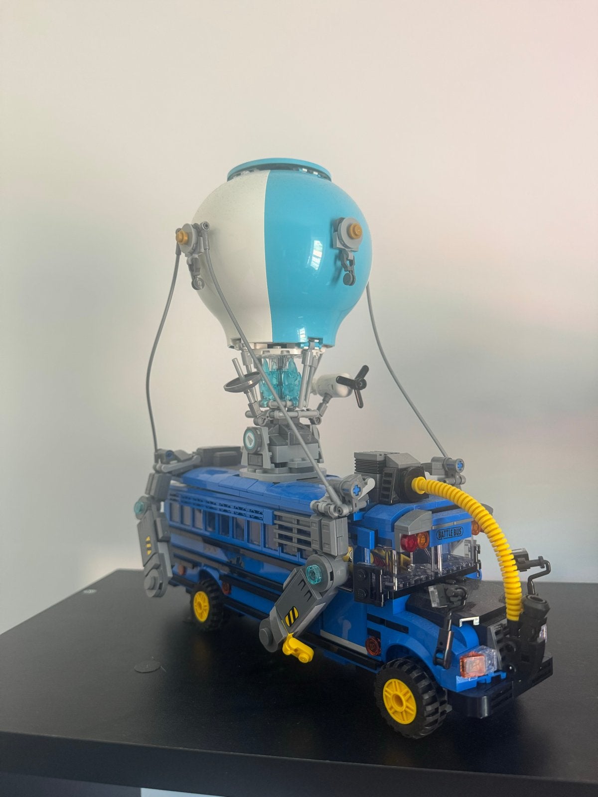 Lego Fortnite Battle Bus 77073 met veel poppetjes, Ophalen of Verzenden, Zo goed als nieuw