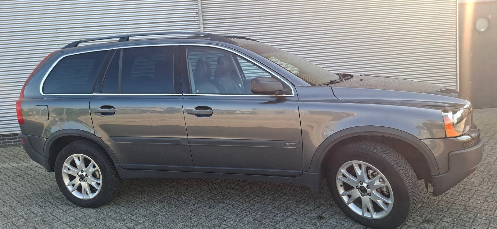 Volvo  XC90 2.5 2005 Zwart, Auto's, Volvo, Zwart, Bedrijf, Vierwielaandrijving, 2250 kg