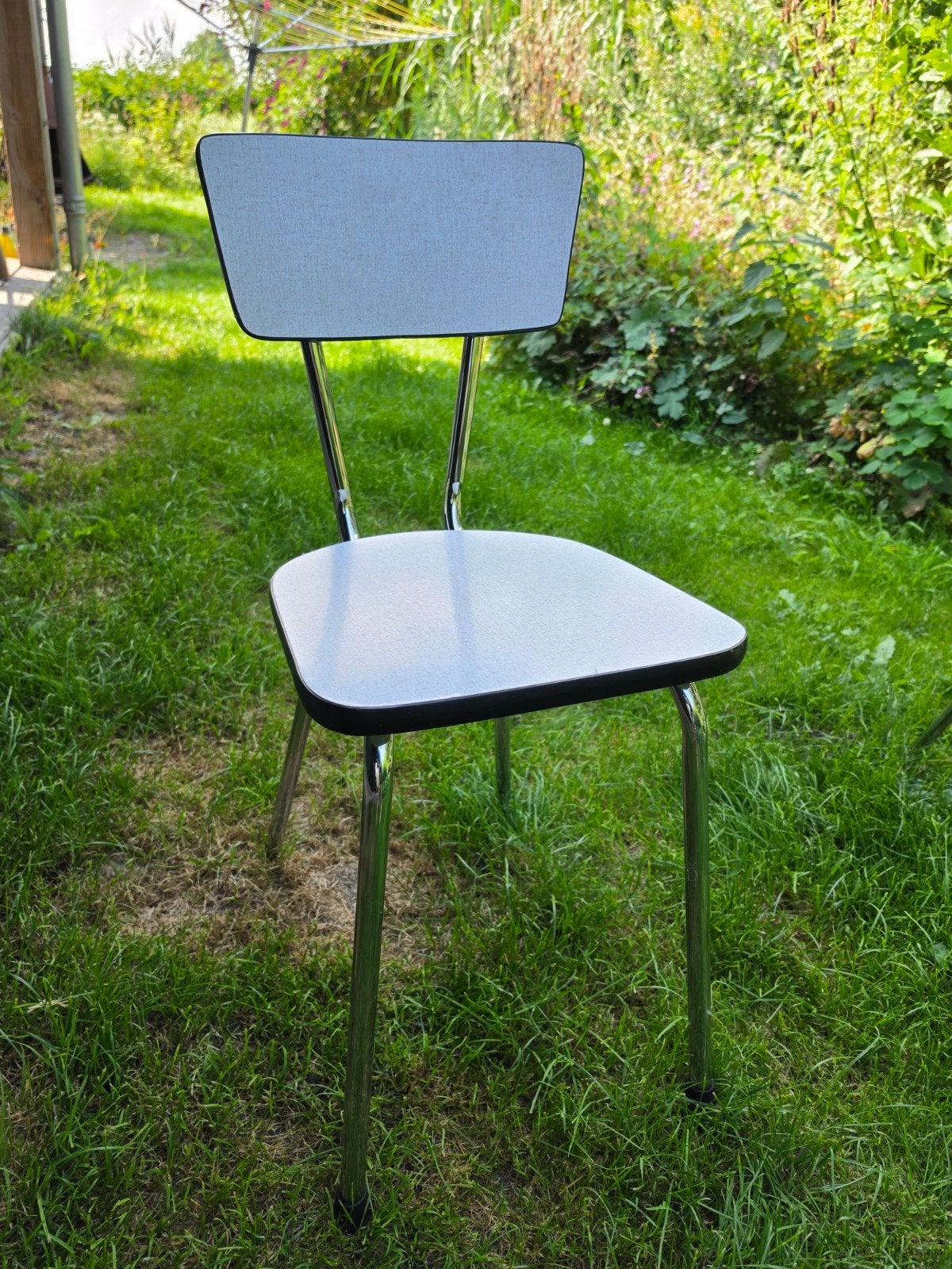 Vintage Formica stoel met chromen frame en grijs/wit zitvlak, Huis en Inrichting, Ophalen, Vintage, Retro, Kunststof, Gebruikt