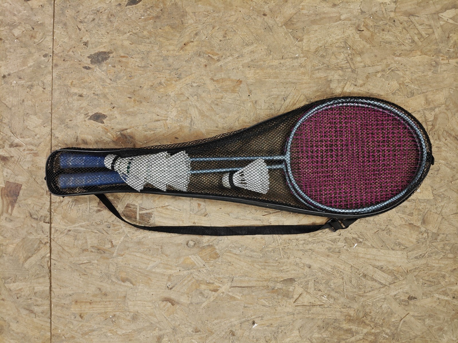 Badminton set met 2 rackets en shuttles in hoes, Ophalen of Verzenden, Nieuw, Racket(s)