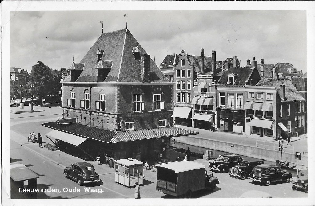 Leeuwarden, Oude Waag, oude auto's, verkoopkraam, vrachtauto, Verzenden, 1940 tot 1960, Gelopen, Friesland