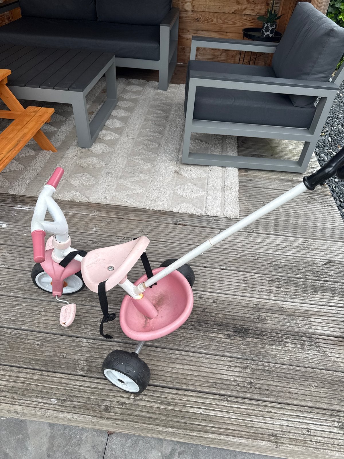 Smoby driewieler roze met duwstang, Fietsen en Brommers, Fietsen | Driewielers, Ophalen, Gebruikt, Terugtraprem, Duwstang