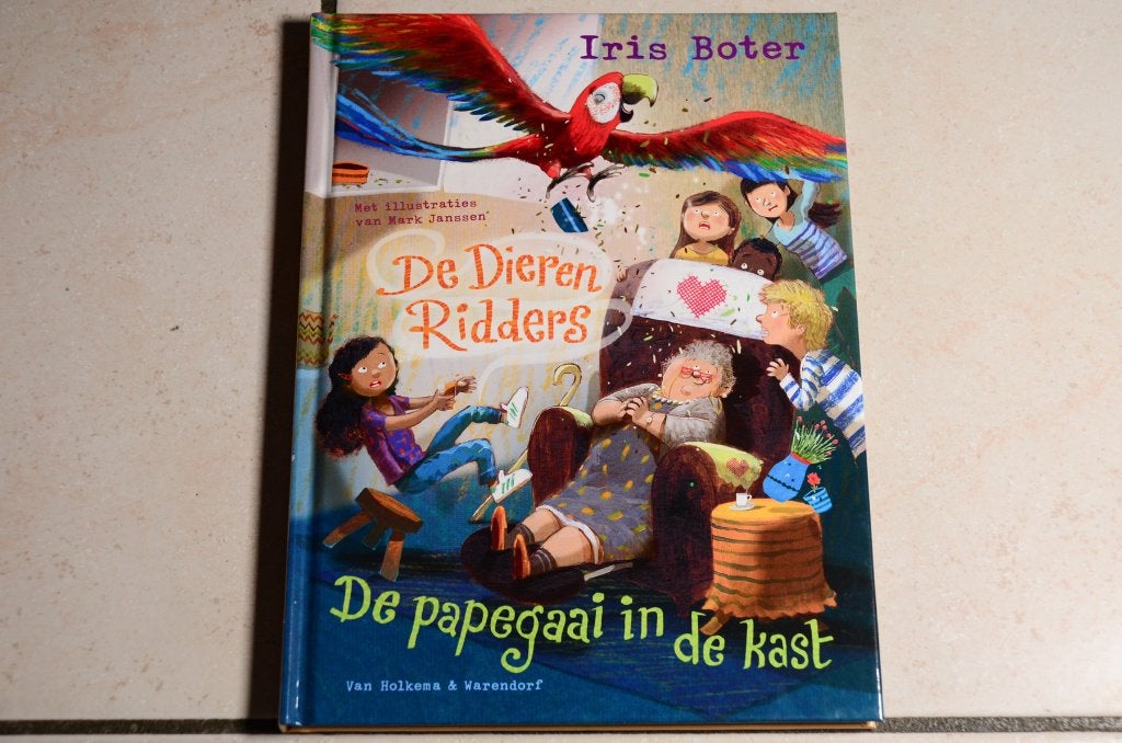 De Dierenridders De papegaai in de kast / Iris Boter dl 4, Ophalen of Verzenden, Zo goed als nieuw, Fictie algemeen