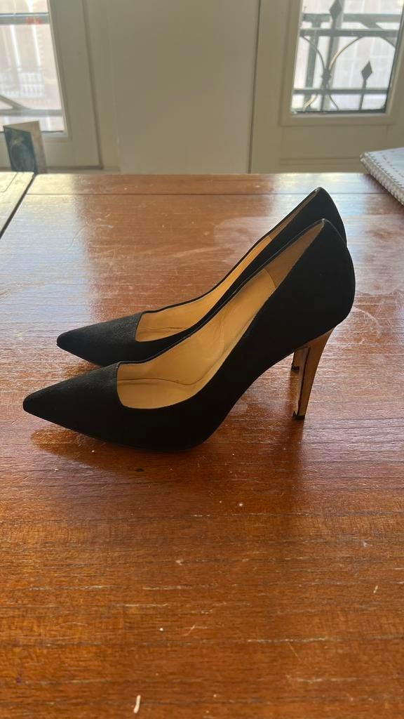 Kate Spade Suede Pumps Gouden Hak 41, Kleding | Dames, Schoenen, Pumps, Zwart, Ophalen of Verzenden, Zo goed als nieuw