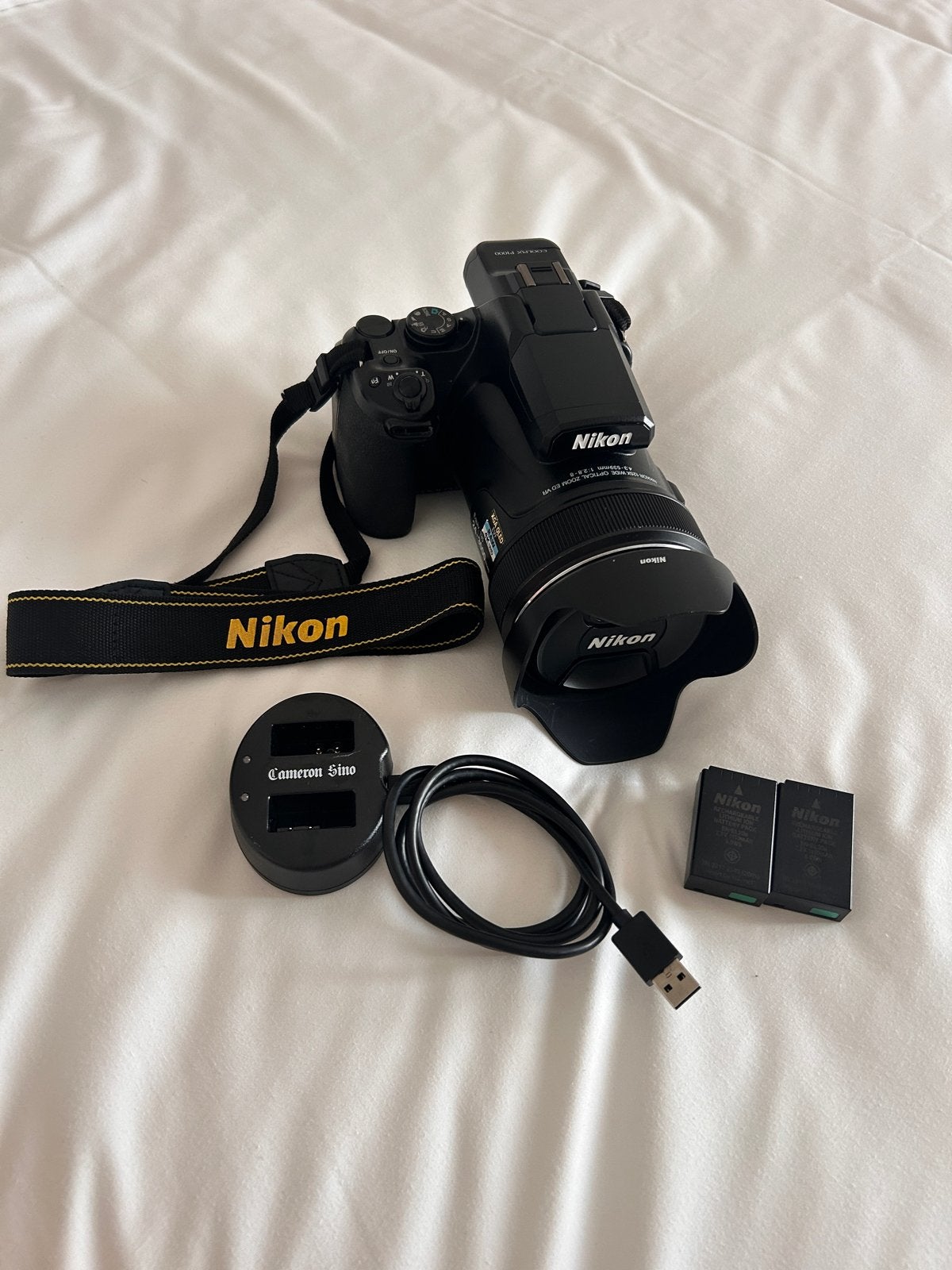 Nikon P1000 z.g.a.n. incl. 2 extra batterijen, Beeldstabilisatie, Ophalen of Verzenden, Zo goed als nieuw, Accu