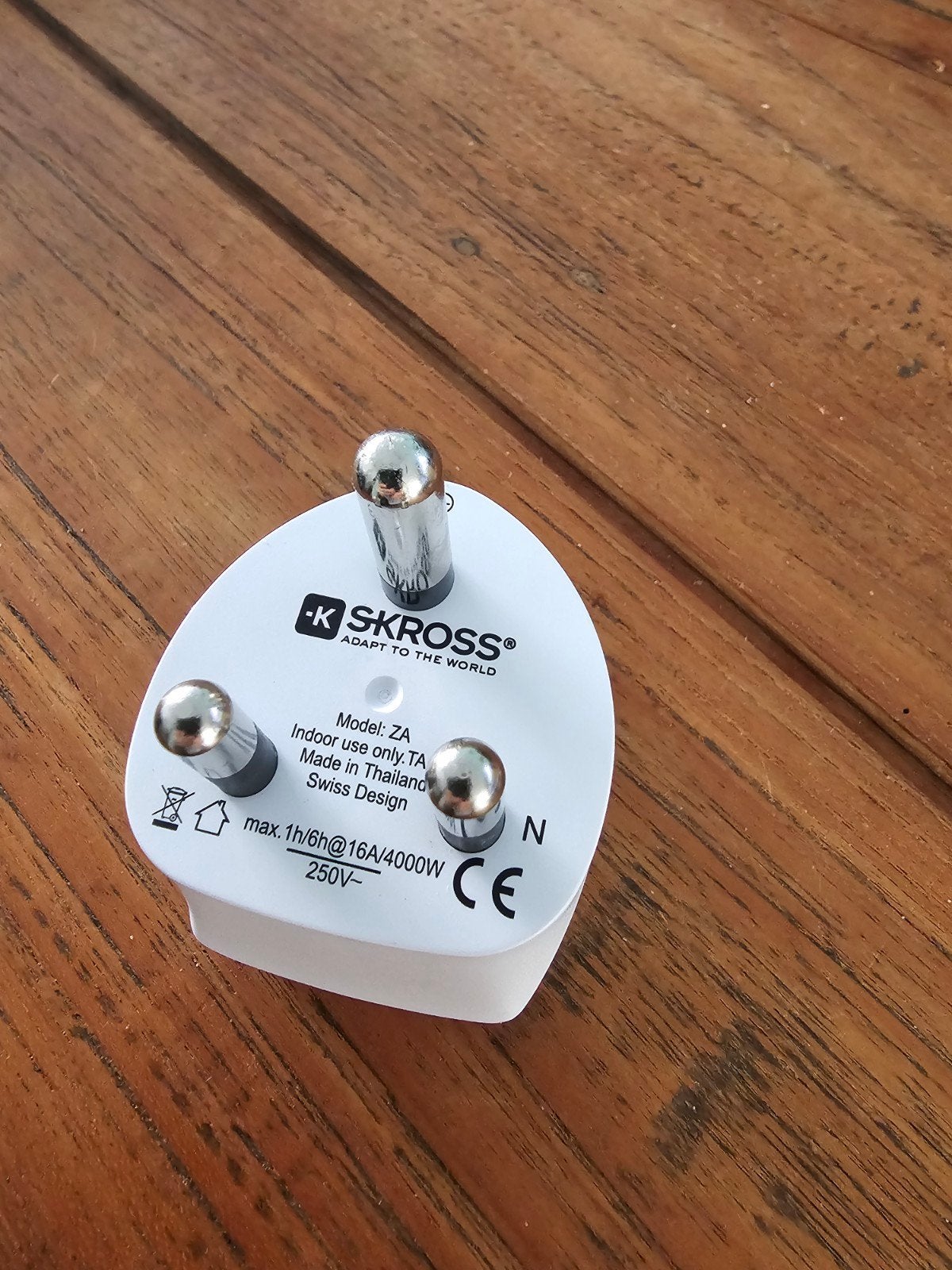 SKROSS reisstekker adapter type M, Doe-het-zelf en Verbouw, Elektra en Kabels, Ophalen of Verzenden, Zo goed als nieuw, Overige merken