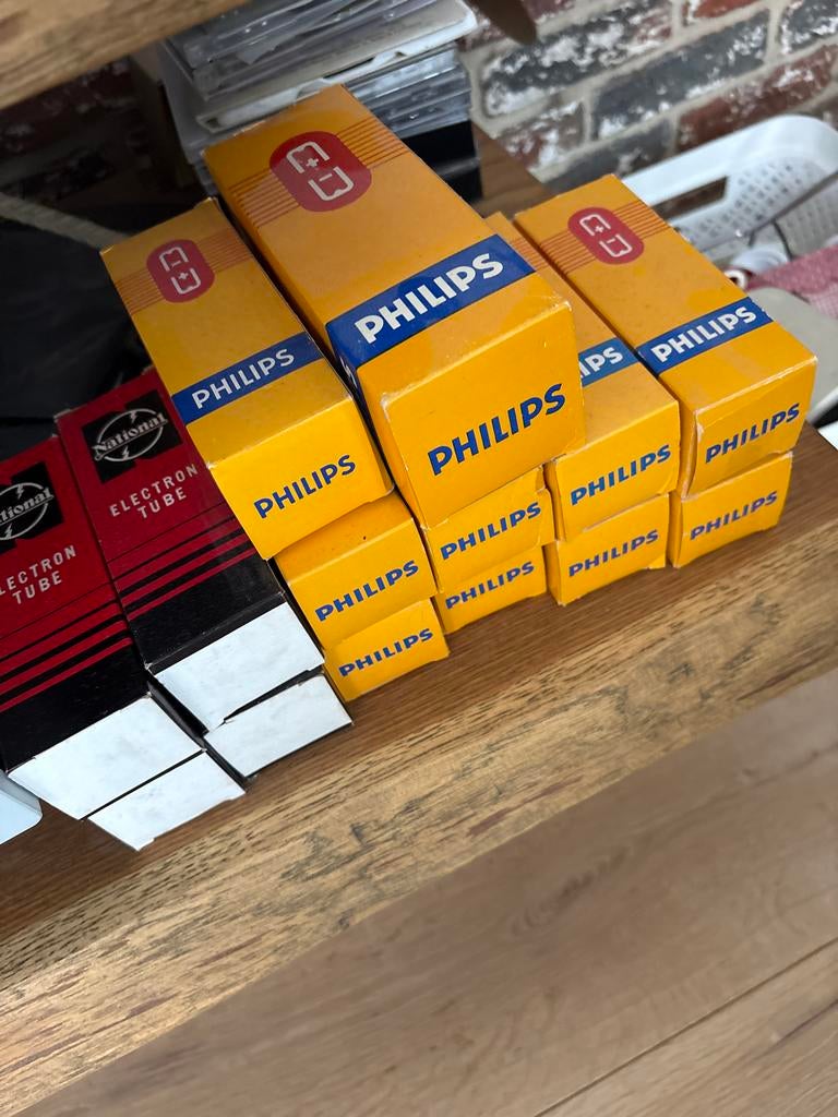 Gezocht: Nieuwe Philips PL519 buizen, Ophalen