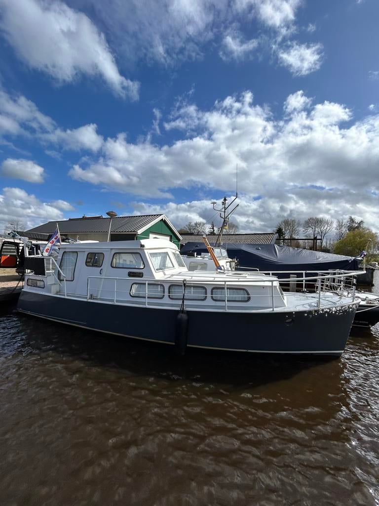 Motorboot met stuurstand binnen en buiten+ boottrailer, Watersport en Boten, Ophalen, Overige materialen, Gebruikt, Binnenboordmotor