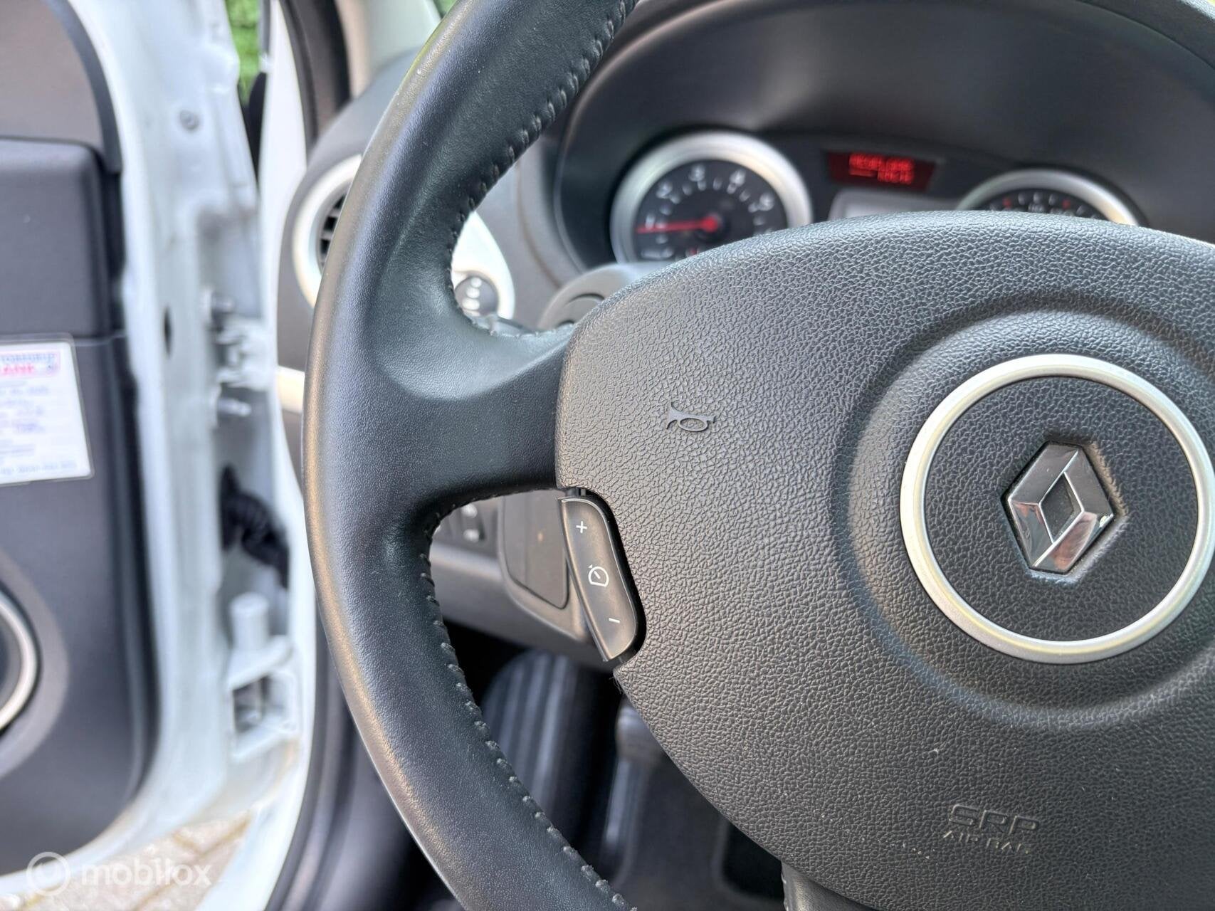 Renault Clio Estate 1.2 TCE | AIRCO | CRUISE | TREKHAAK |, Voorwielaandrijving, Gebruikt, 4 cilinders, 1095 kg