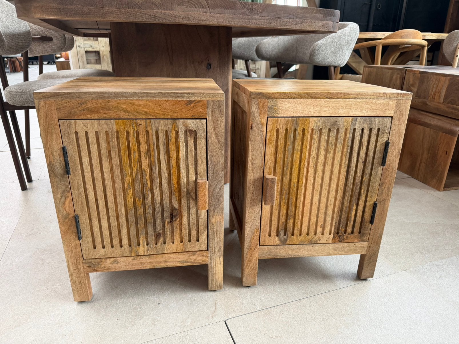 Magazijn leegverkoop set nachtkastjes Japandi mangohout sale, Huis en Inrichting, Hout, Nieuw, Ophalen of Verzenden, Info@wkhome.nl