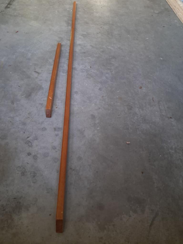 Meranti  trapleuning  met toebehoren., Doe-het-zelf en Verbouw, Ladders en Trappen, Ophalen of Verzenden, Gebruikt, Trap, 2 tot 4 meter