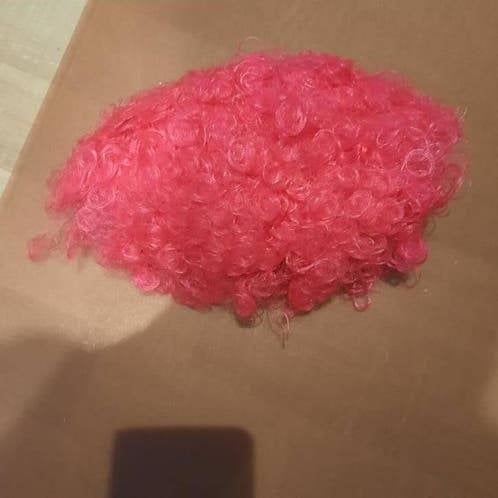 Roze pruik, Ophalen of Verzenden, Zo goed als nieuw, Carnaval