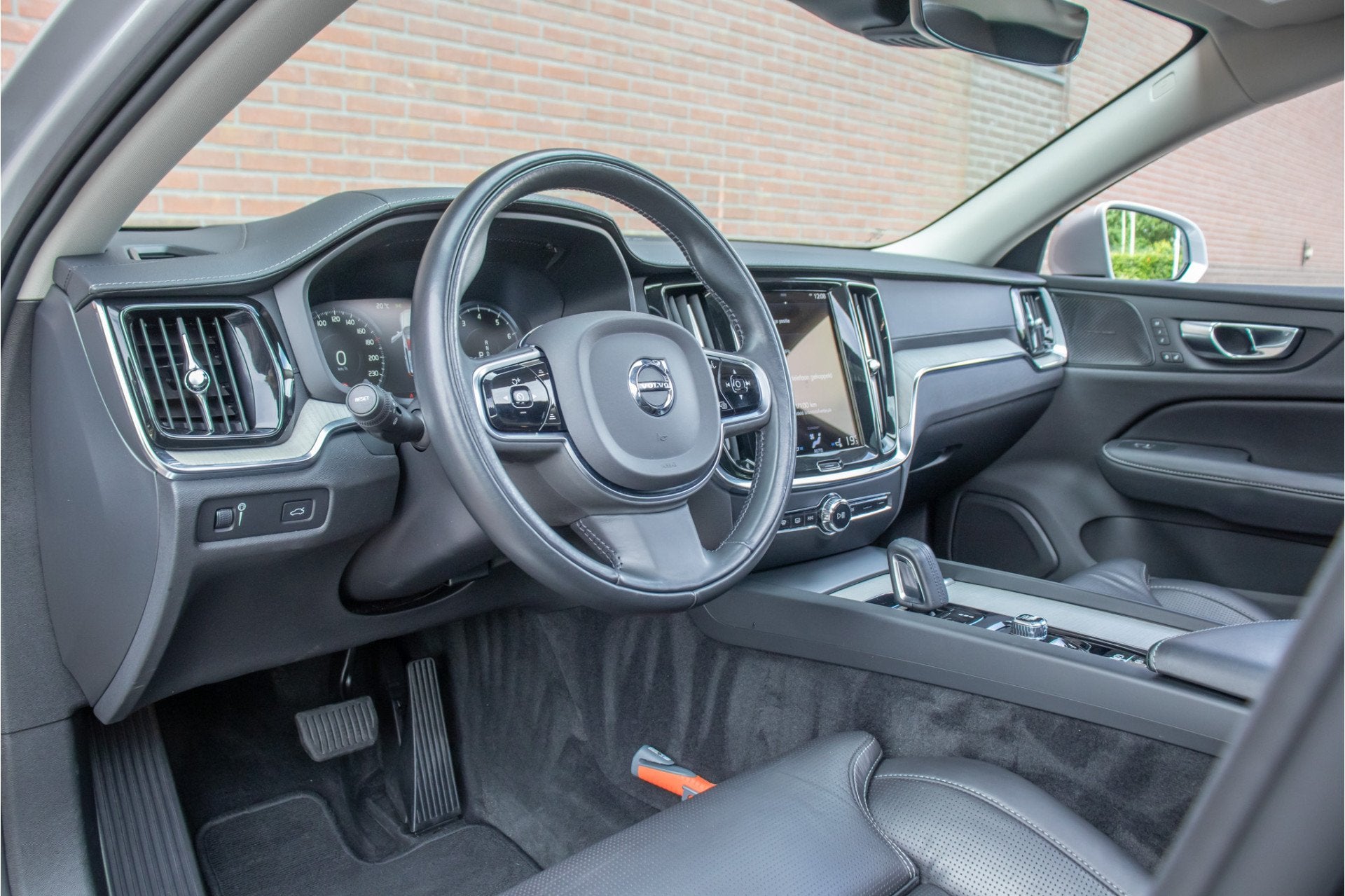 Volvo V60 Cross Country B5 AWD Pro, Origineel NL, Nappaleder, 15 km/l, 4 cilinders, 1969 cc, Hybride Elektrisch/Benzine