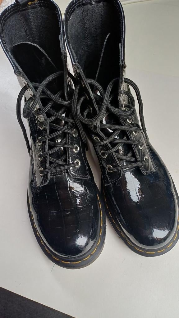 DR  Martens  maat 40 zgan, Zwart, Lage of Enkellaarzen, Ophalen of Verzenden, Dr. Martens