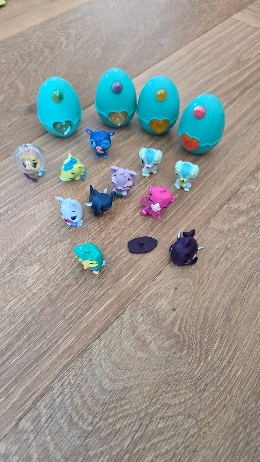 Hatchimals figuren en rainbocorns eieren met inhoud, Ophalen, Gebruikt