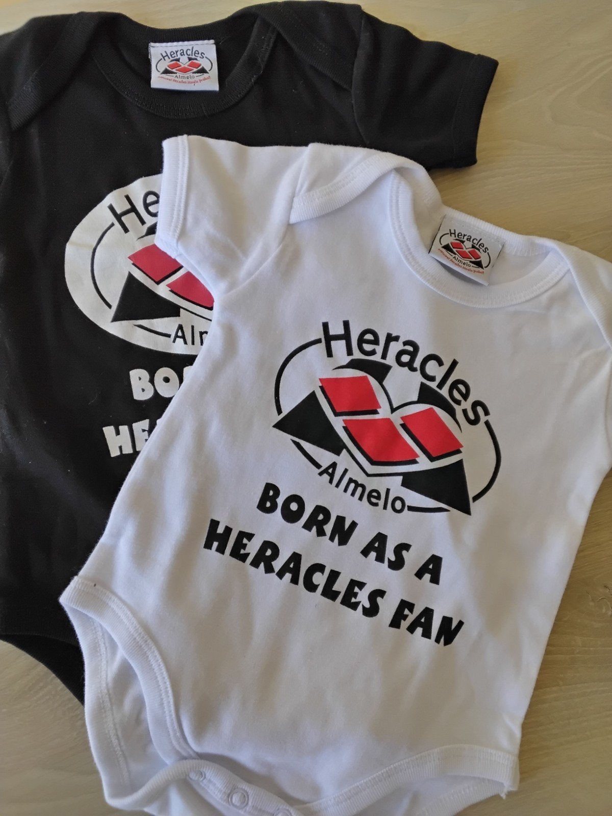 Babyrompers voetbal  Heracles, Maat XS of kleiner, Ophalen of Verzenden, Nieuw, Shirt
