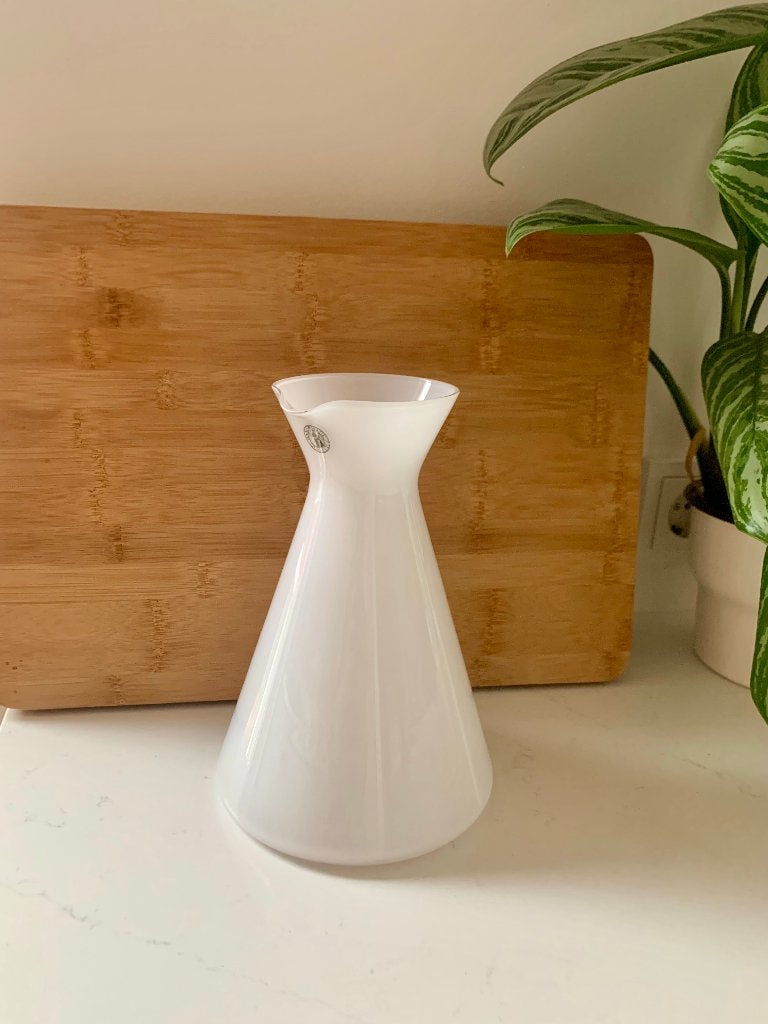 Anne Nilsson glazen karaf Leende. Retro pitcher Ikea, Huis en Inrichting, Ophalen of Verzenden, Zo goed als nieuw, Wit, Scandinavisch
