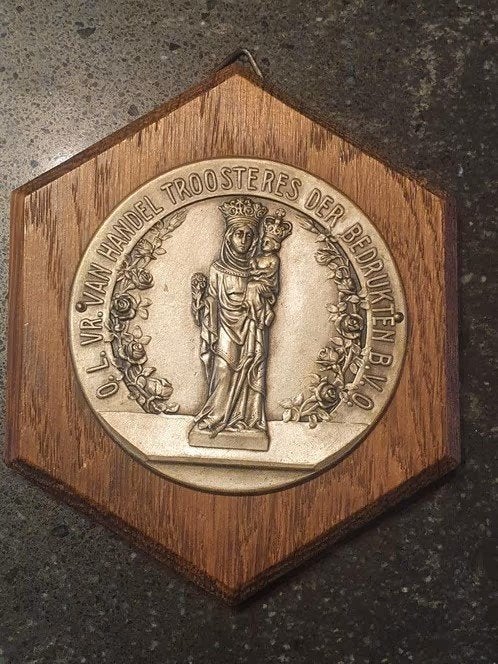 onze lieve vrouw van handel Troosteres der Bedrukten b v o, Ophalen
