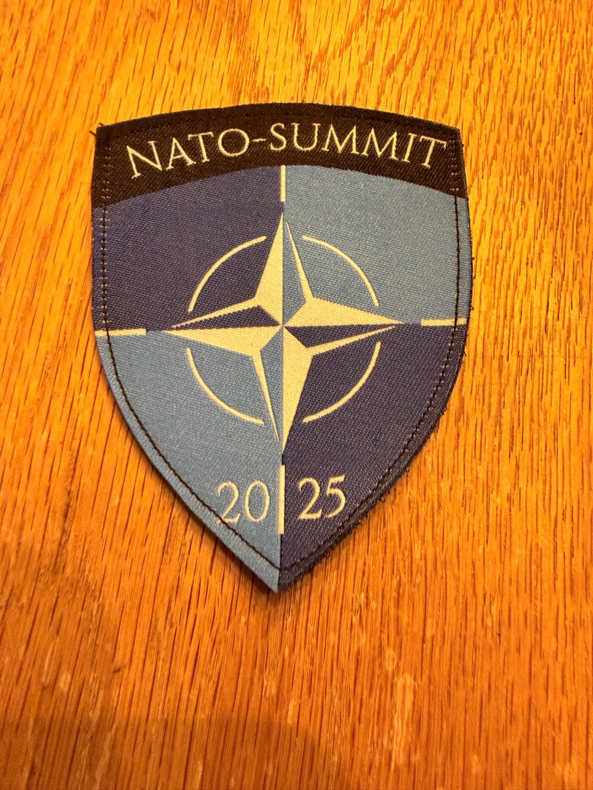NATO-SUMMIT 2025 Patch - Collecters item, Ophalen of Verzenden, Nieuw, Gebruiksvoorwerp