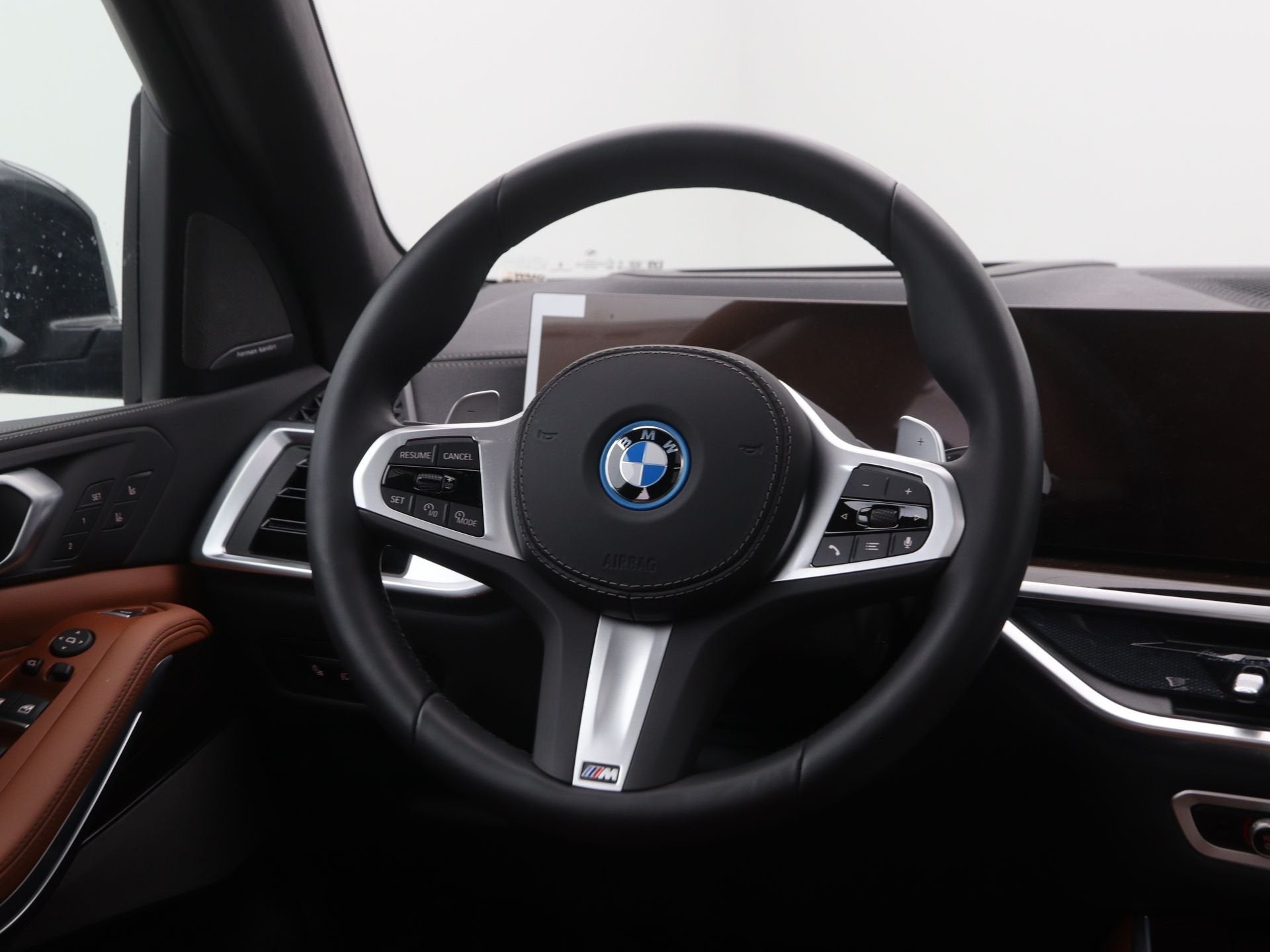 BMW X5 xDrive50e M-Sport (bj 2025, automaat), Auto's, Gebruikt, 2395 kg, Met garantie (alle), Blauw