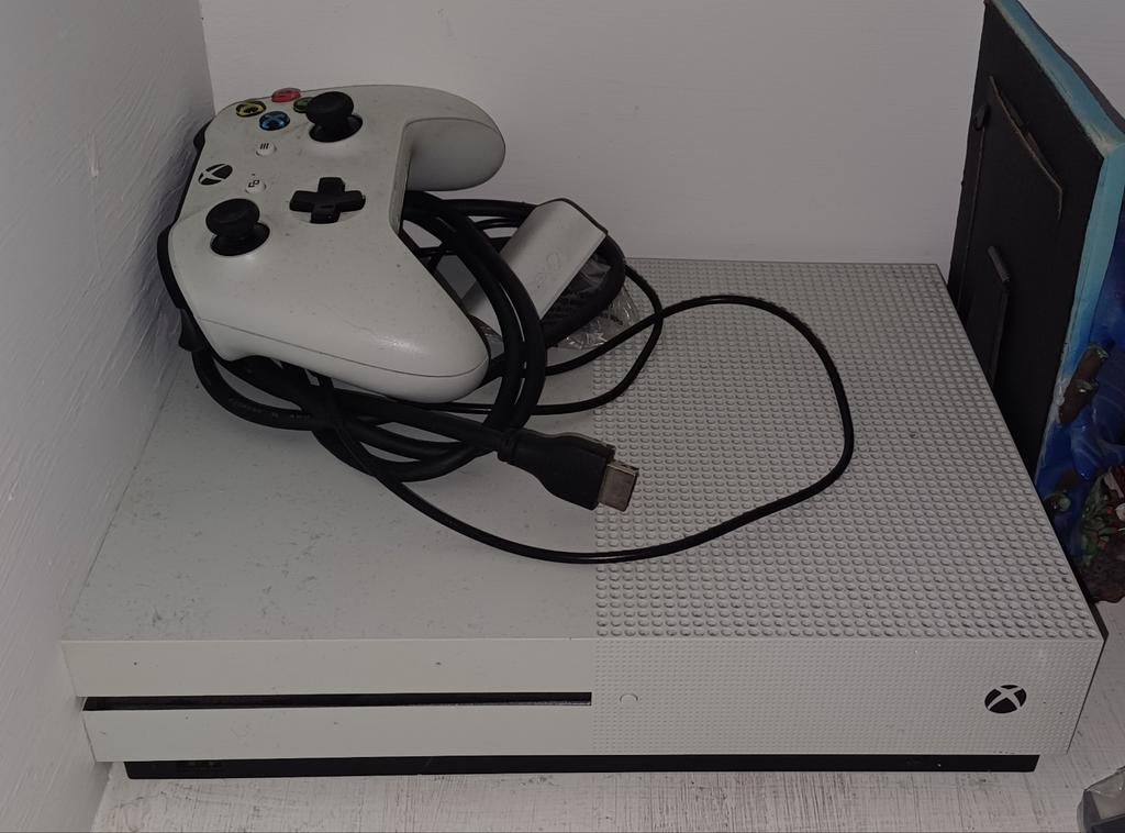 Xbox One S met controller en kabels, Spelcomputers en Games, Gebruikt, Xbox One S, Ophalen of Verzenden, 1 TB