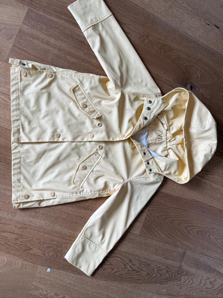 Zara Gele Regenjas met Capuchon - Maat 116, Ophalen of Verzenden, Zo goed als nieuw, Jongen of Meisje