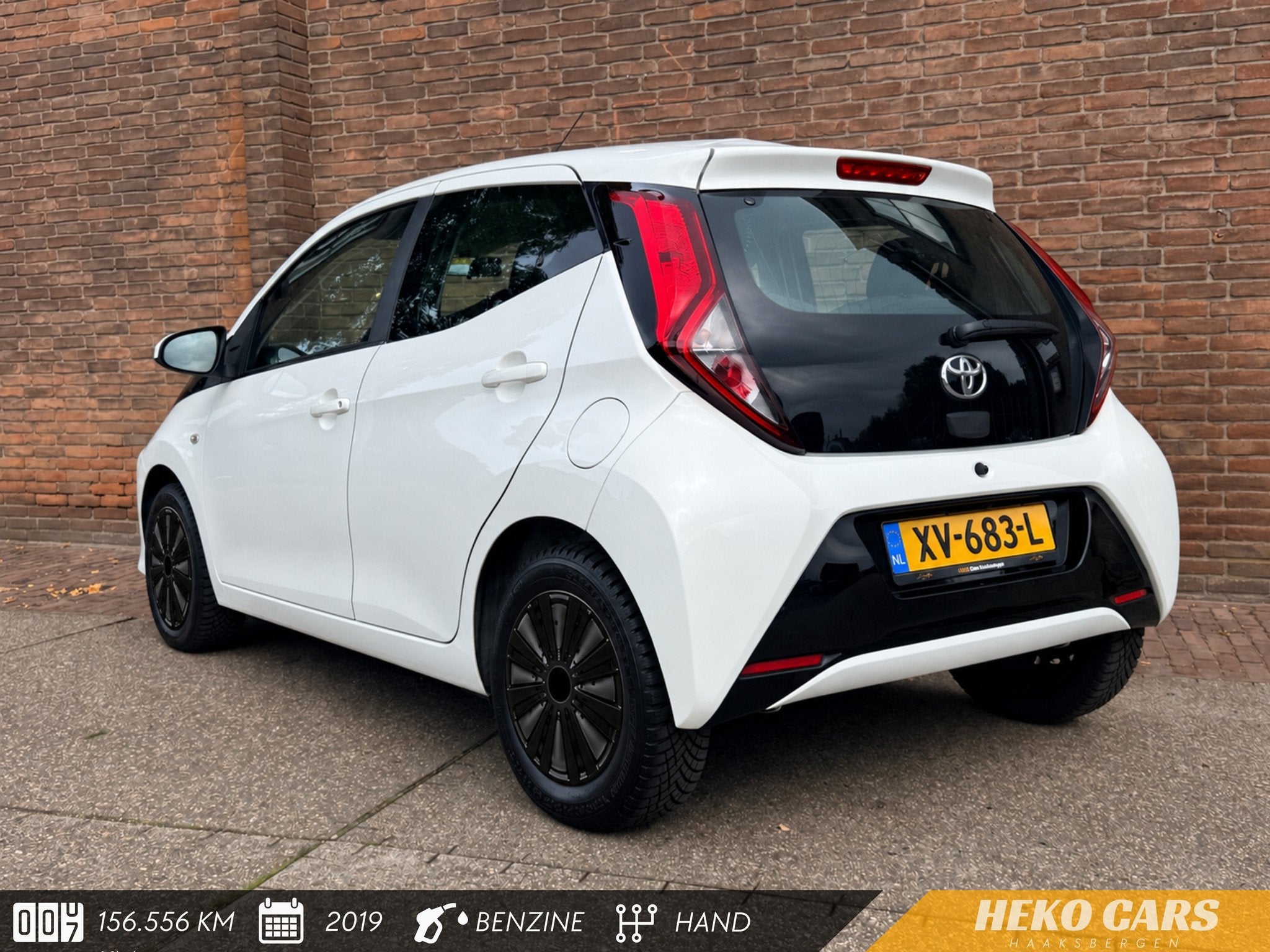 Toyota Aygo 1.0 VVT-i x-play·Carplay·Camera·Airco·Dealer, Gebruikt, 4 stoelen, Wit, Origineel Nederlands