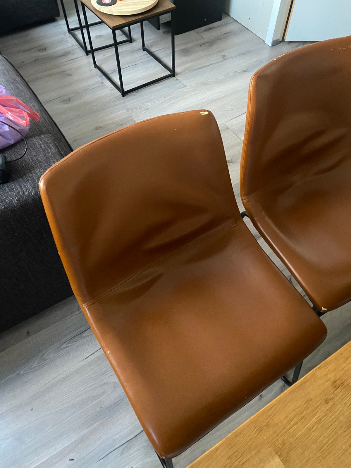 4 bruine kunstleer stoelen, gratis op te halen, Ophalen, Gebruikt, 75 tot 100 cm