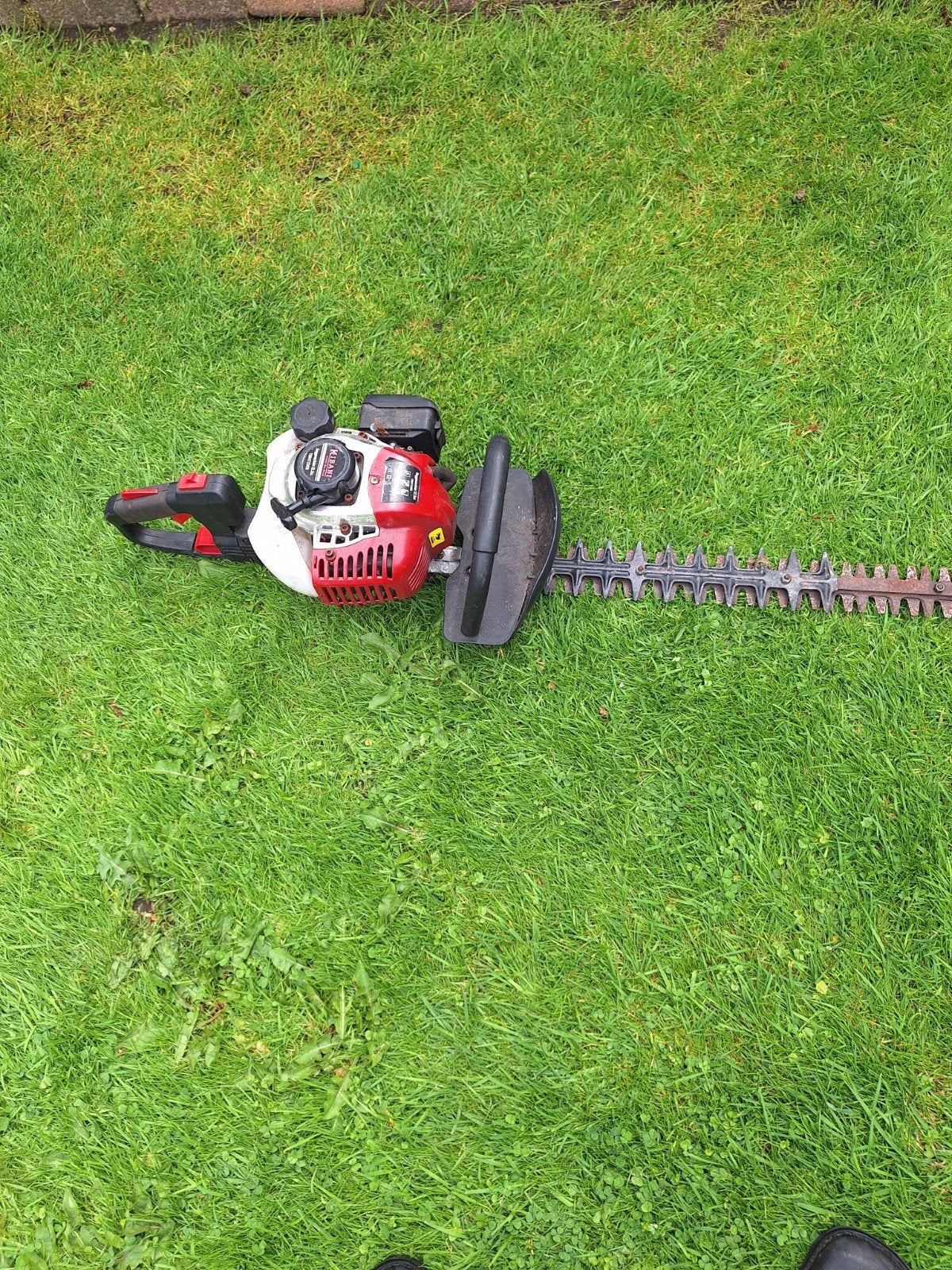 Benzine heggenschaar - Krachtig en betrouwbaar, Tuin en Terras, Ophalen of Verzenden, Gebruikt, Benzine, Onbekend