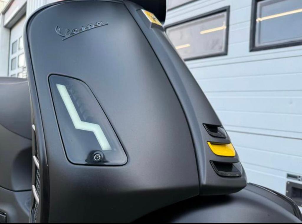 Vespa GTS 300 HPE 2021, Fietsen en Brommers, Scooters | Vespa, Ophalen of Verzenden, Zo goed als nieuw, Benzine, Overige modellen