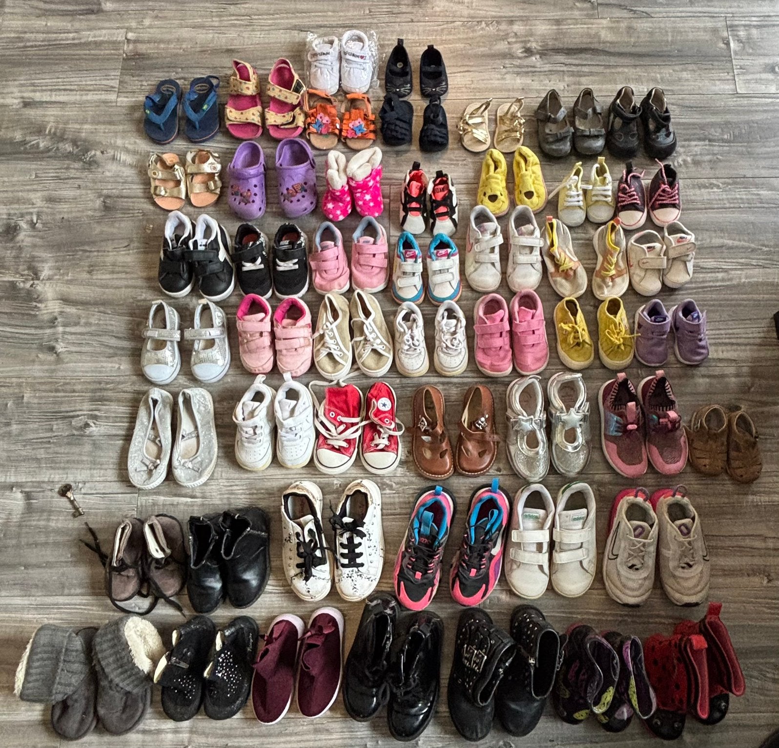 51 Pairs of Girls’ Shoes all at once 125 euros, Overige materialen, Gebruikt, 4 bedels of meer, Ophalen