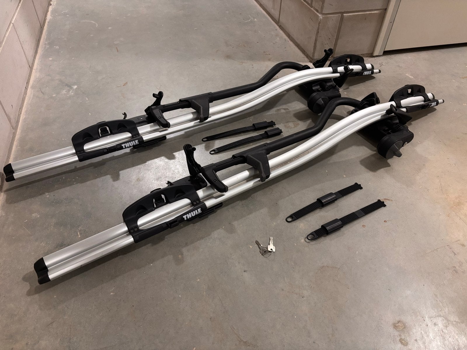 Thule Dakdrager Fietsendragers (voor 2 fietsen), Auto diversen, Fietsendragers, Gebruikt, Dakdrager, 2 fietsen, Ophalen