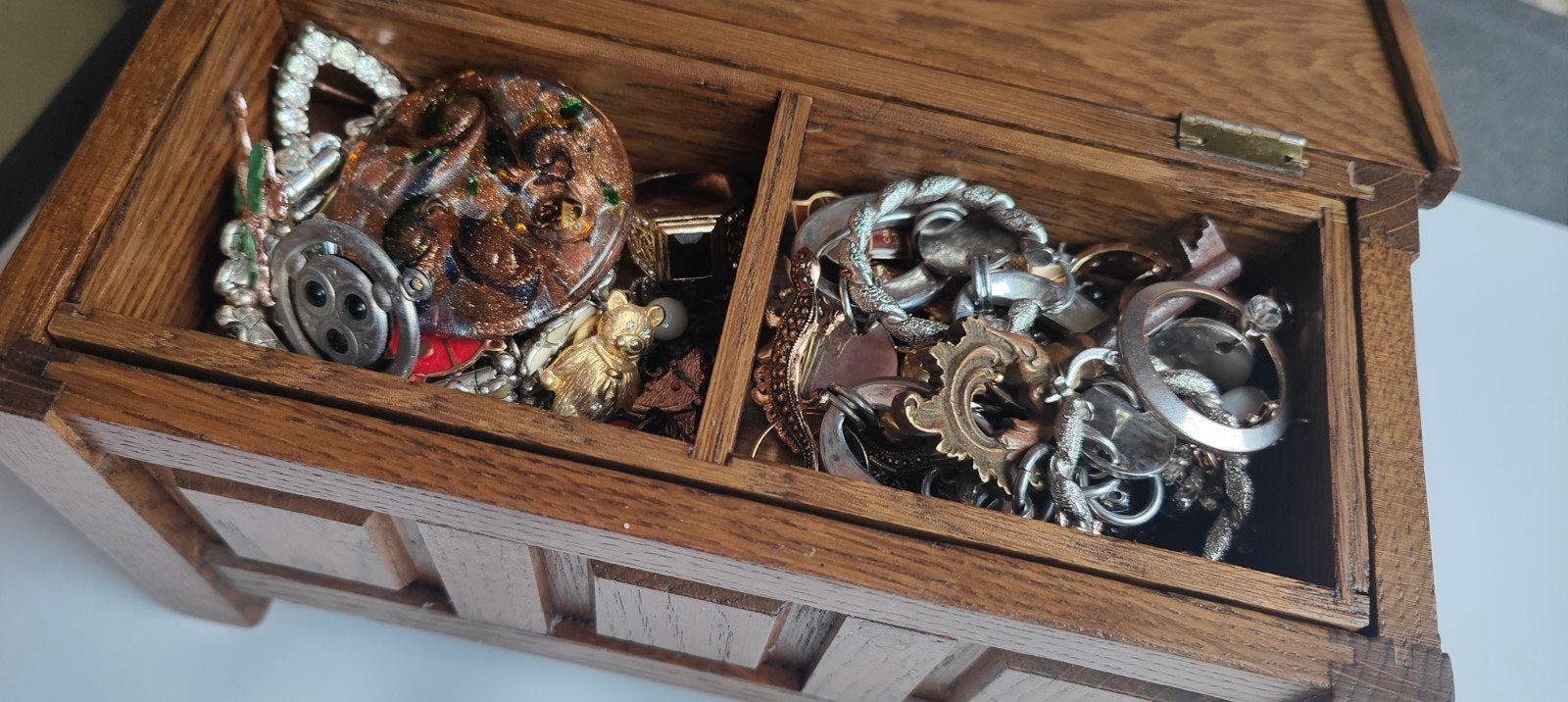 Antieke houten juwelenkist met inhoud, Verzenden