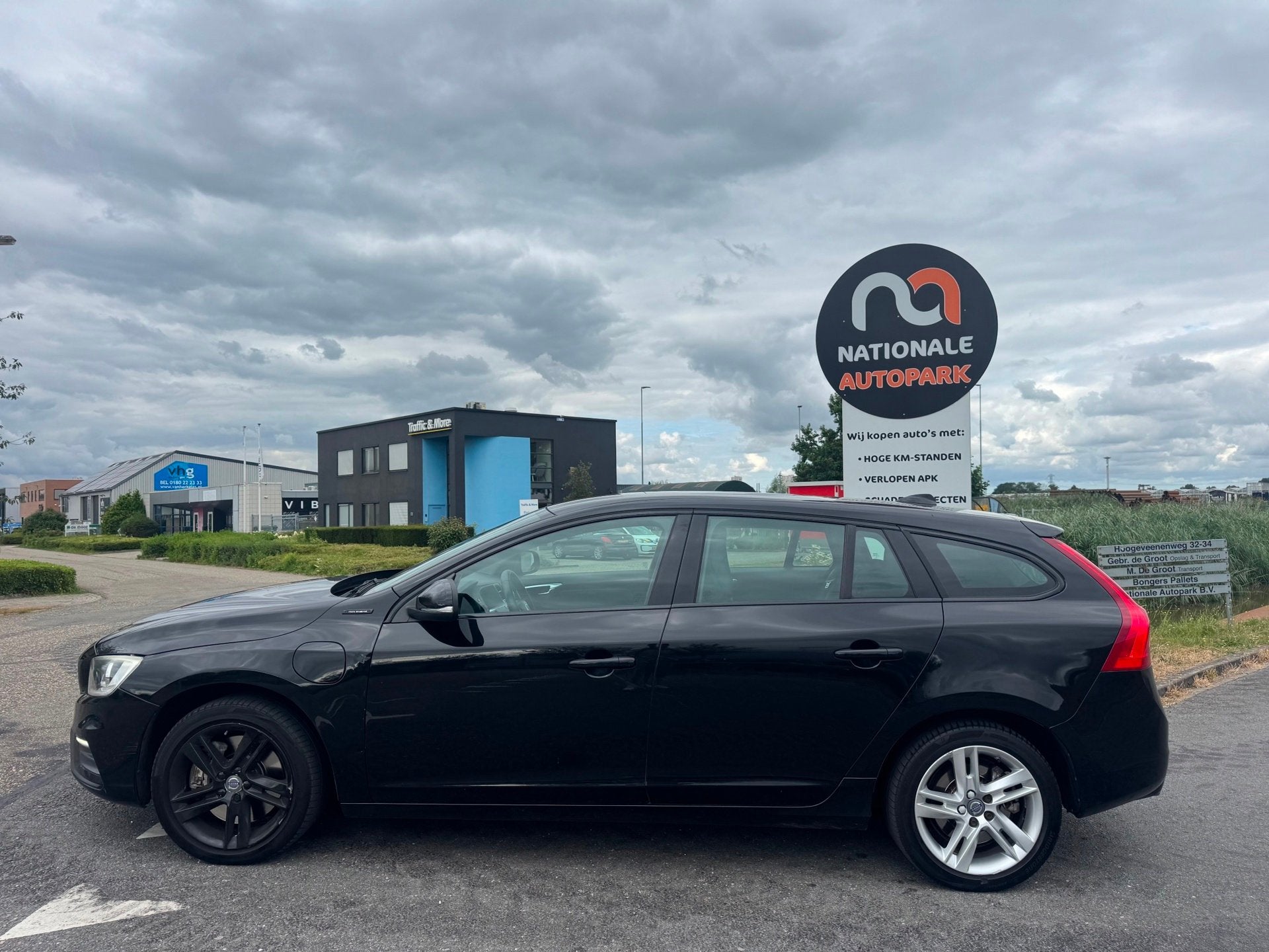 Volvo V60 | 2015 | 2.4 D6 Twin Engine Momentum | Automaat |, Auto's, Volvo, Automaat, Euro 6, Leder en Stof, Zwart