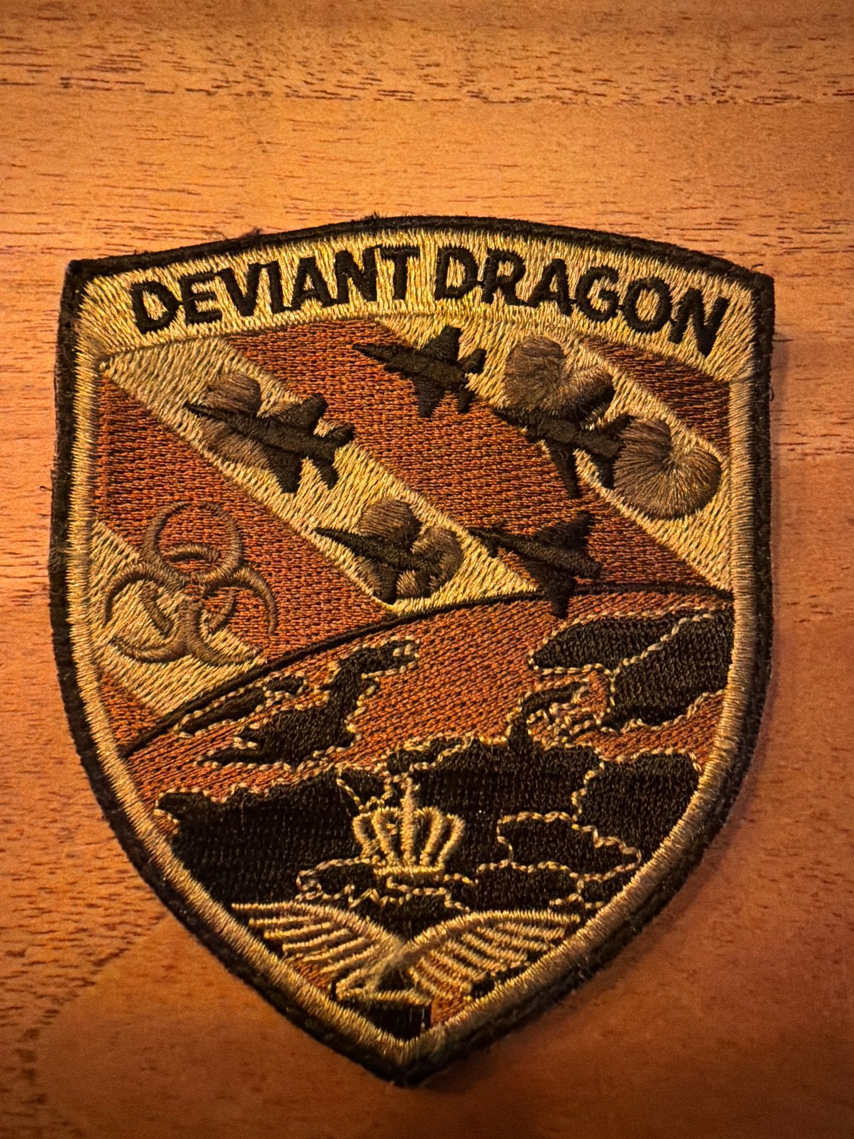322SQN Deviant Dragon Militaire Patch - Uniek Verzamelobject, Ophalen of Verzenden, Luchtmacht, Nederland, Embleem of Badge