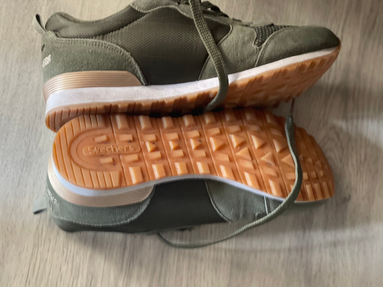 2 paar nette skechers maat 40  groenige kleur en zwarten  n, Ophalen, Zo goed als nieuw, Sneakers of Gympen