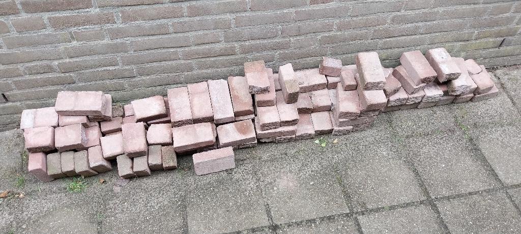 Gratis : klinkers, beton rood,  >> rest alleen halfjes, Tuin en Terras, Ophalen, Gebruikt, Klinkers, 5 tot 10 m²