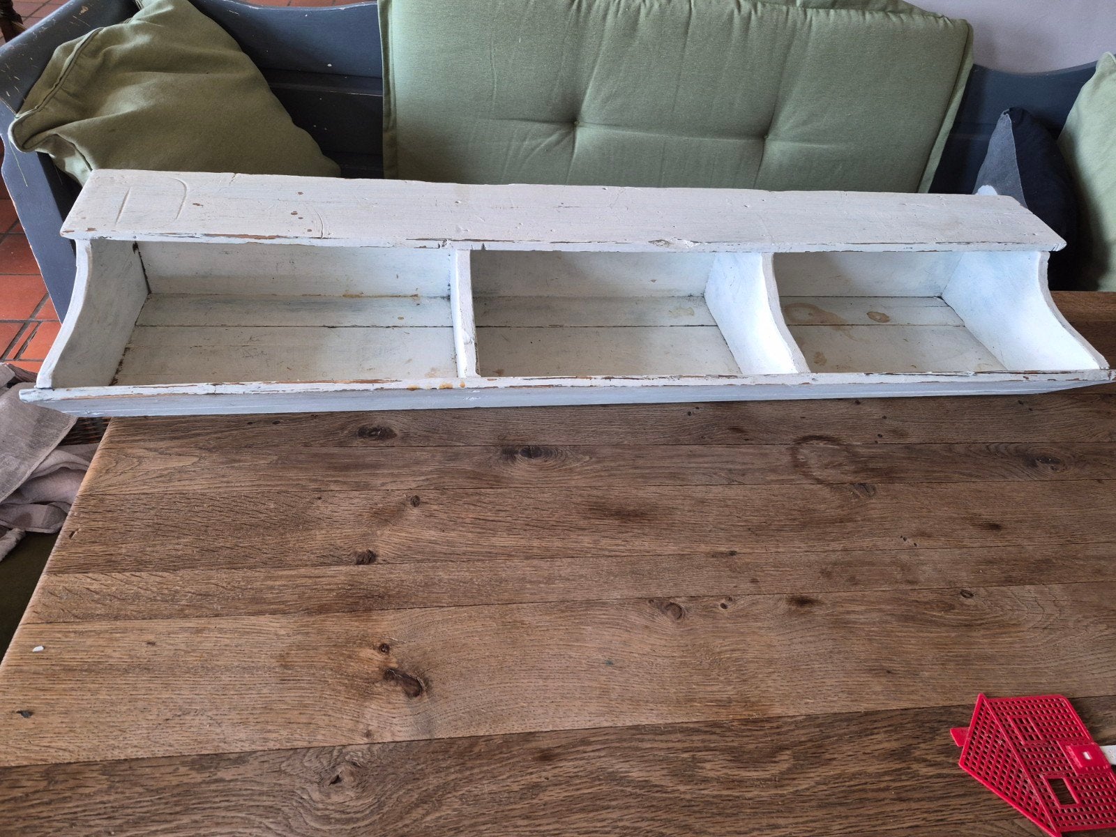 Vintage houten wandplank met 3 vakken, wit geverfd, Huis en Inrichting, Woonaccessoires | Wandplanken en Boekenplanken, Ophalen