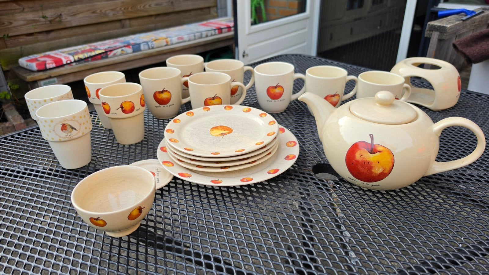 servies Jet ter Steege appel, Ophalen