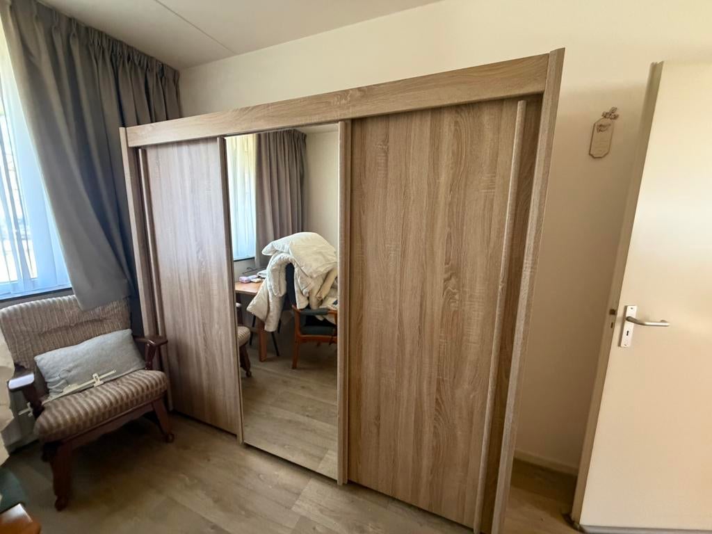 Zeer mooie kledingkast, Ophalen, Met deur(en), Zo goed als nieuw, 150 tot 200 cm