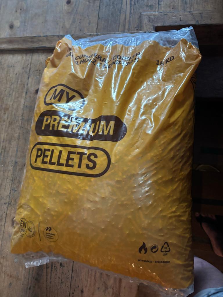 Pellets 15 KG per zak, Minder dan 3 m³, Ophalen, Overige houtsoorten, Blokken
