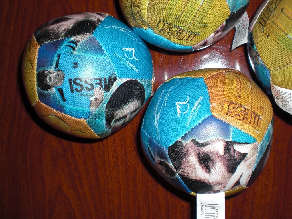 4 soft touch Messi voetballen ca 11 cm doorsnede Nieuw!, Maat XS of kleiner, Ophalen of Verzenden, Nieuw, Bal