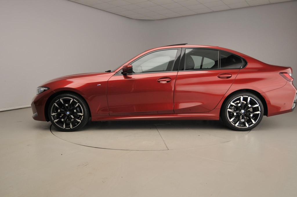 BMW 3 Serie Sedan 320i | M-Sportpakket | LED | Leder | Navig, Automaat, 1998 cc, Gebruikt, 4 cilinders