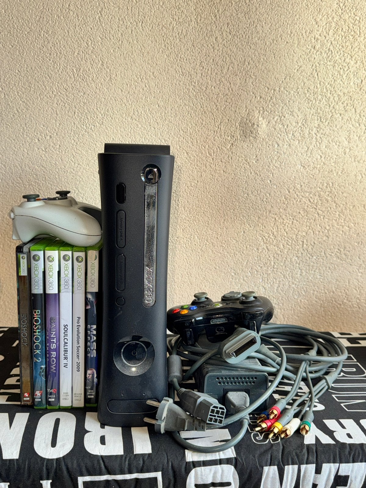 Xbox 360 met games, controllers en accessoires, 360 Elite of Super Elite, Met 2 controllers, Ophalen of Verzenden, Gebruikt